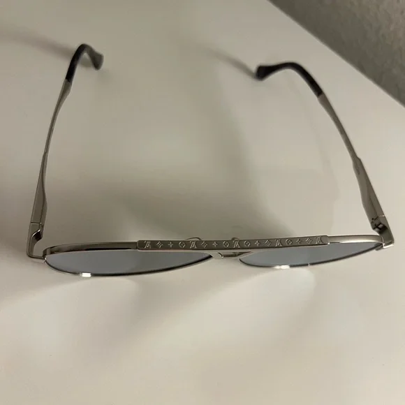 Louis Vuitton Evidence Metal Pilot Sunglasses - Picture 3 of 6